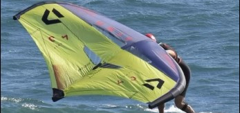 Jack Troster en petite session wingfoil